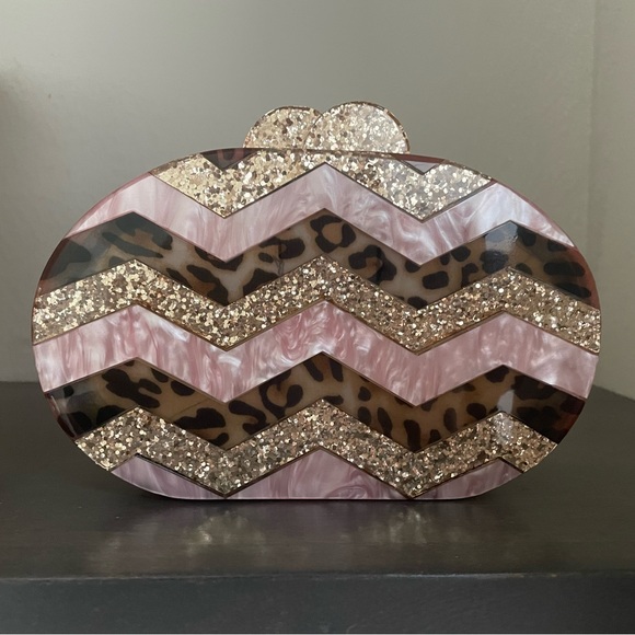 RARE NEW Bari Lynn Mother of Pearl clutch W/ gold chain strap & magnetic closure - Picture 3 of 11